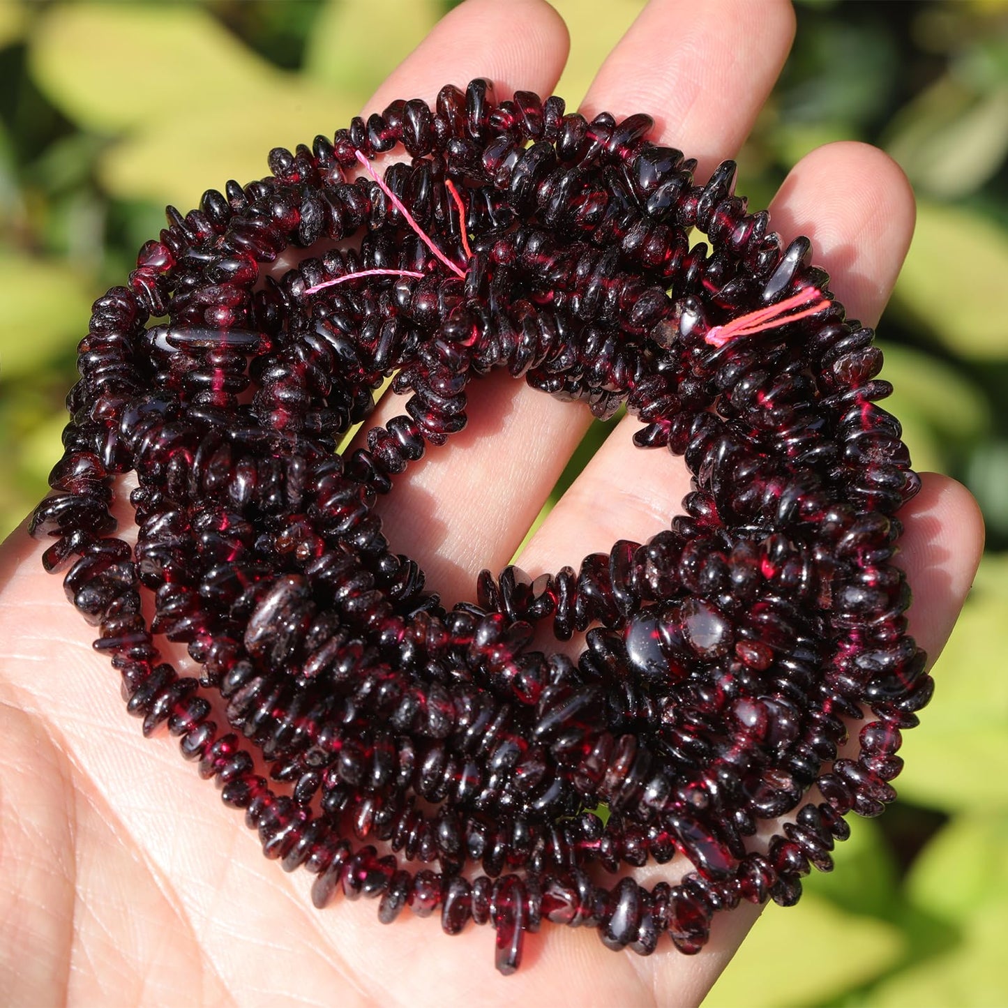 400pcs Natural Chip Stone Beads for Jewelry Making Garnet 5-8mm Irregular Gemstones Healing Crystal Loose Rocks Bead Hole Drilled for Ring Earrings Necklace Bracelet Making DIY Art Crafts