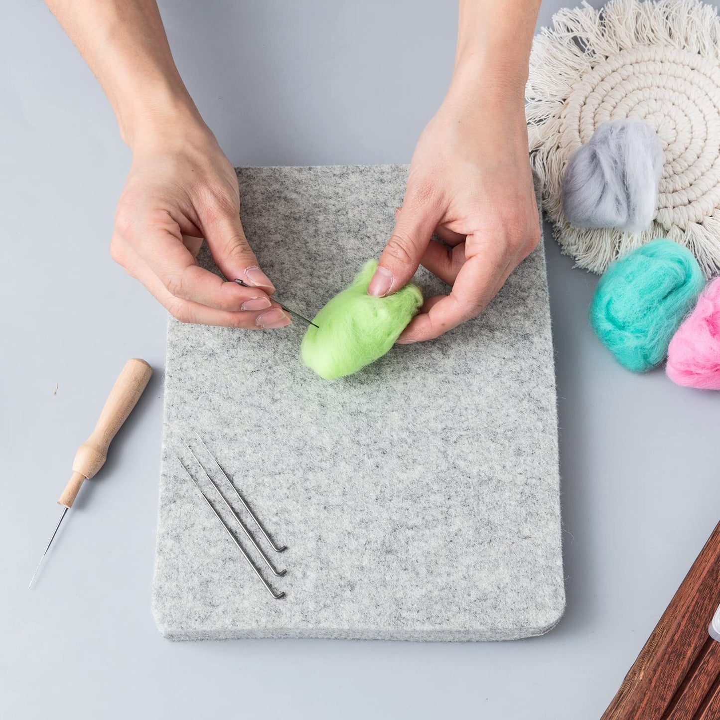 Irenare 148 Pcs Needle Felting Kit 8 x 10 Inch Felting Pad Mat with Needles Finger Guards Wooden Handle Scissor Bag for Beginner Professional DIY