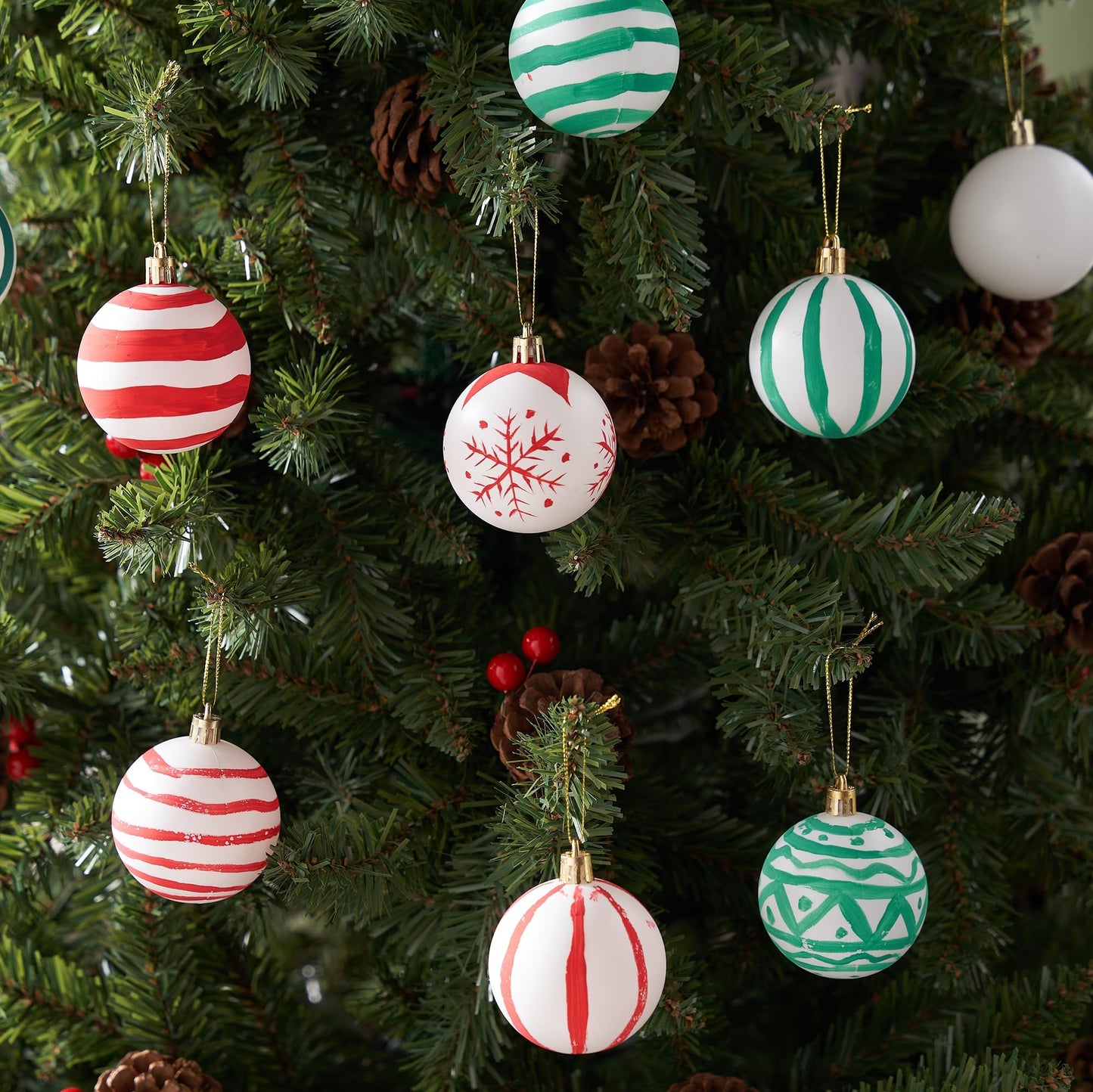 JOYIN 24 Pcs Christmas Ball Ornaments Blank White, Ball Ornaments for DIY Art & Craft Christmas Tree Decoration Shatterproof for Xmas Party Favors Supplies Presents