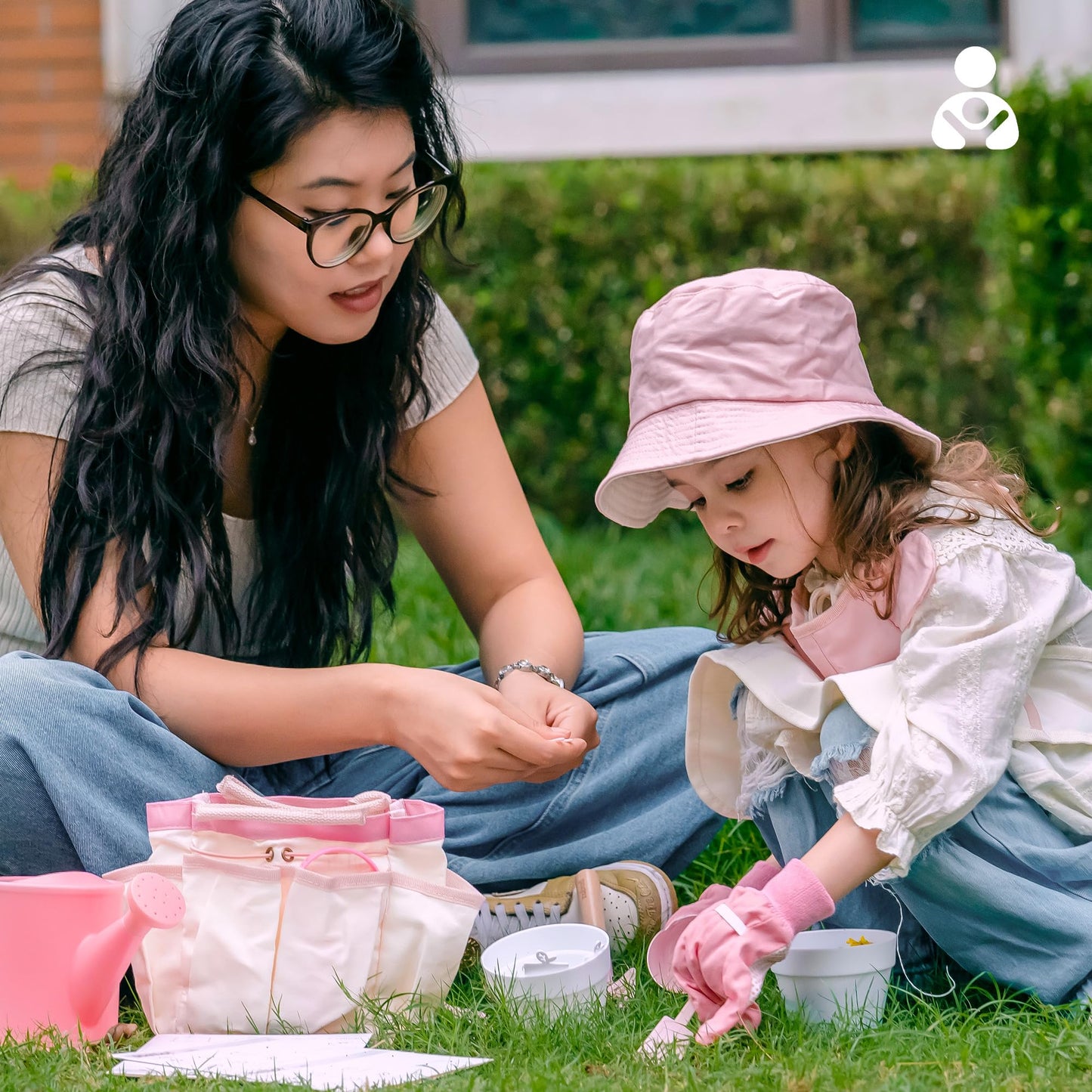 ROBUD Kid Gardening Set, Wooden Garden Tool for Kid, Garden Tool Kit with Tool Storage Bag, Apron, Gloves, Montessori Toys for Kids to be Closed to Nature, WRP51