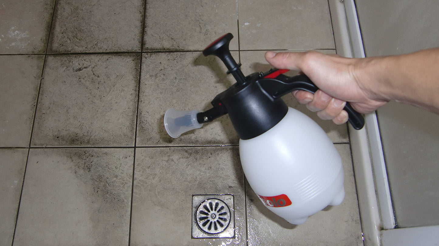 Solo 418 One-Hand Pressure Sprayer with Ergonomic Grip for Gardening, Fertilizing, Cleaning & General Use Spraying, 1 Liter
