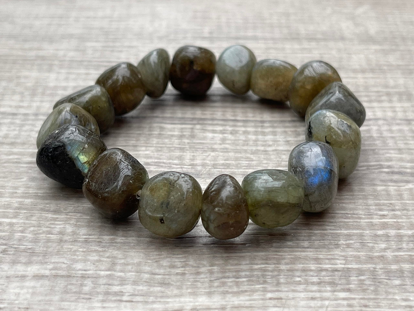 GAF TREASURES Labradorite Crystal Nugget Bracelet, Genuine Labradorite Tumbled Gemstone Bracelet, Healing Crystal Bracelet, Gift for Men & Women (1)
