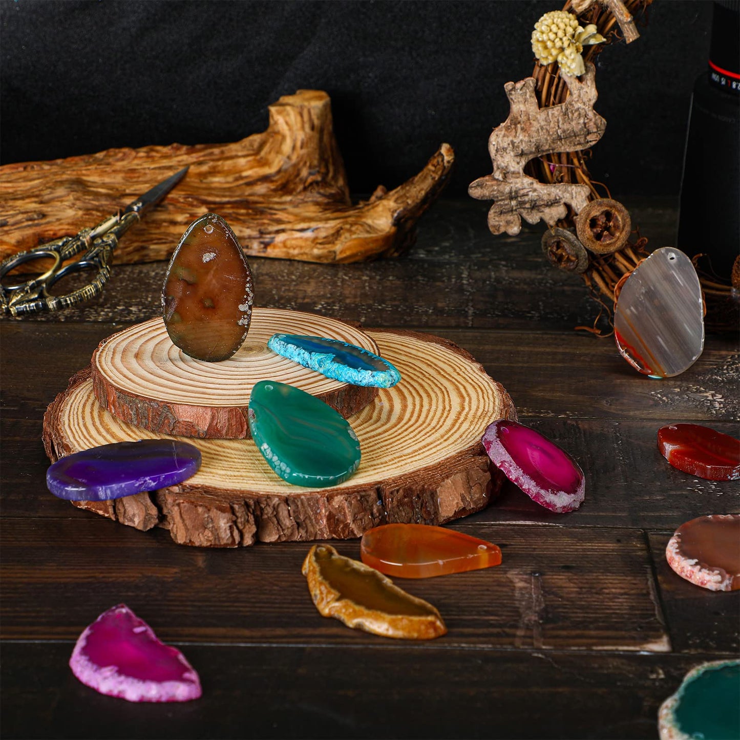 Nuenen 50 Pcs Polished Agate Slices Bulk Light Table Slices Crystals Healing Crystals Geode Stones Irregular Agate Pendants Gemstones for DIY Jewelry Making Home Decor(Medium)