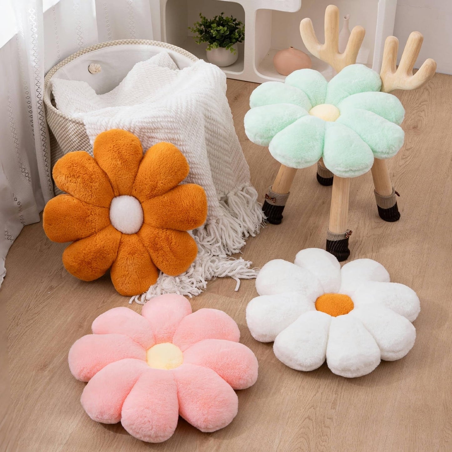 JZNEXD 2 Pcs Flower Throw Pillow Set for Teen Girls Bedroom Preppy Room Decor Aesthetic, Cute Daisy Decorative Preppy Throw Pillows for Bed Sofa Chair Home Decor (Pink & White)