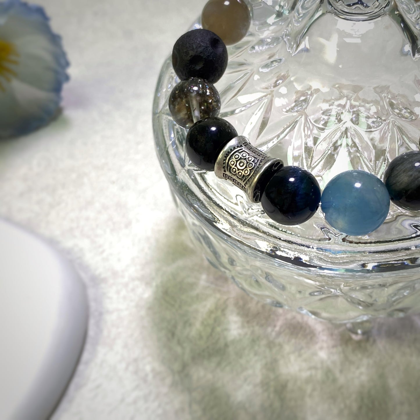 ANNYUEBB Crystal and Obsidian Energy Bracelet, Natural White, Silver, Healing Stone Jewelry | Elegant Good Luck Charm Bracelet, Chakra Balancing Gift (17cm （6.7‘’）)