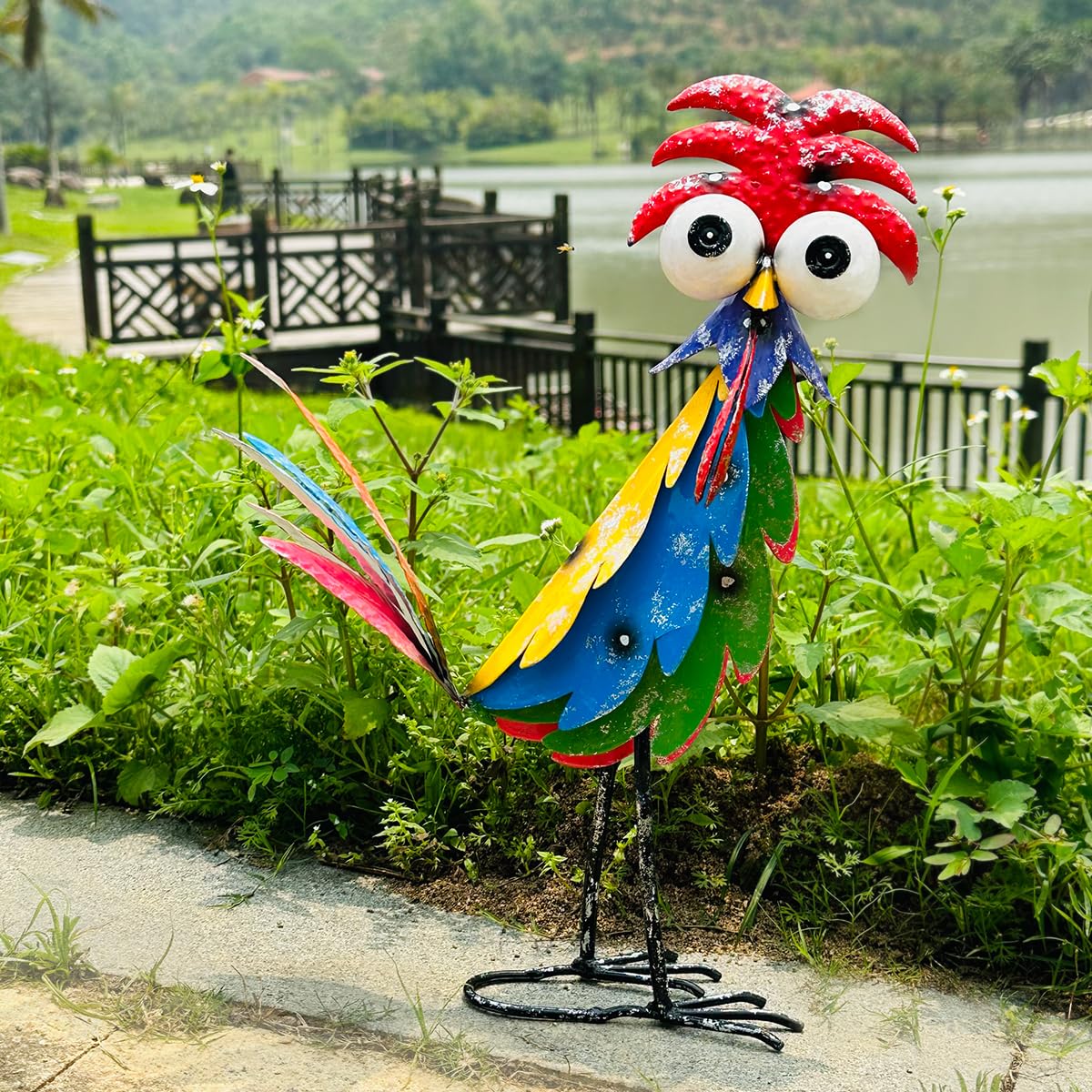 Natelf Outdoor Wacky Metal Rooster Yard Statue Decoration Roosters Decor Garden Statues Chicken Figurine Outside Decorations for Courtyard