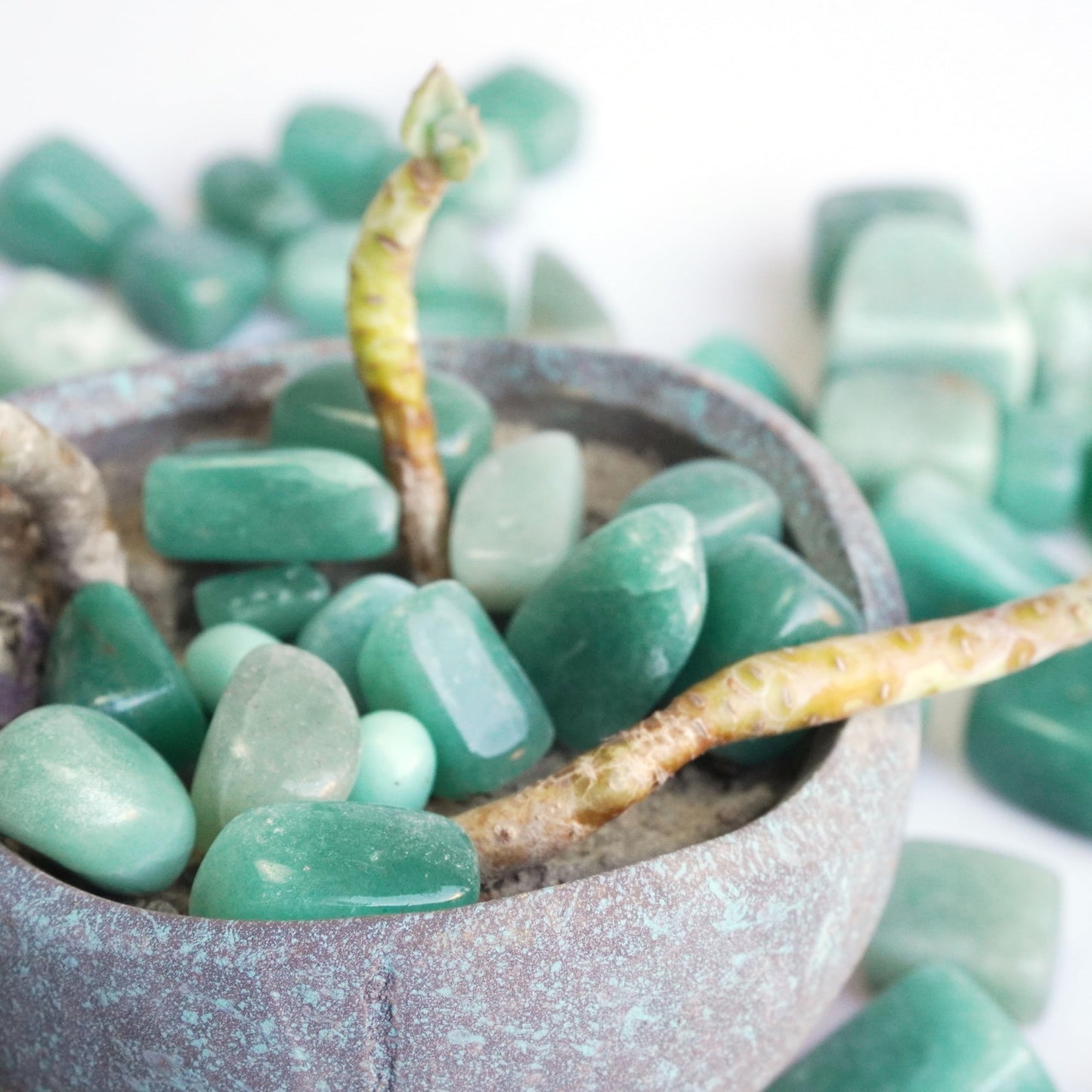 XMHOME 3 Pounds Green Aventurine Tumbled Stones - Polished Green Crystals for Vase Filler, Luck, and Decoration