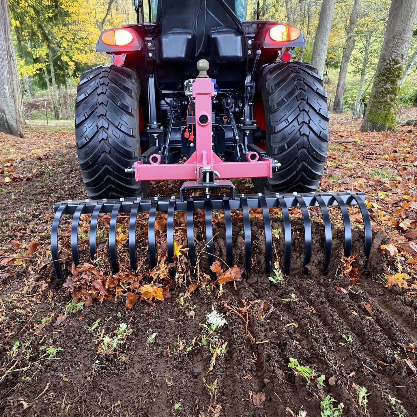 YITAMOTOR 48" Tow Behind Landscape Rake, 2" Receiver Lown Dethatcher Rack with 17 Steel Tines for ATV/UTV & 3-Point Hitch Systems Tractor, for Leaves, Debris, Grass, Pine Needles