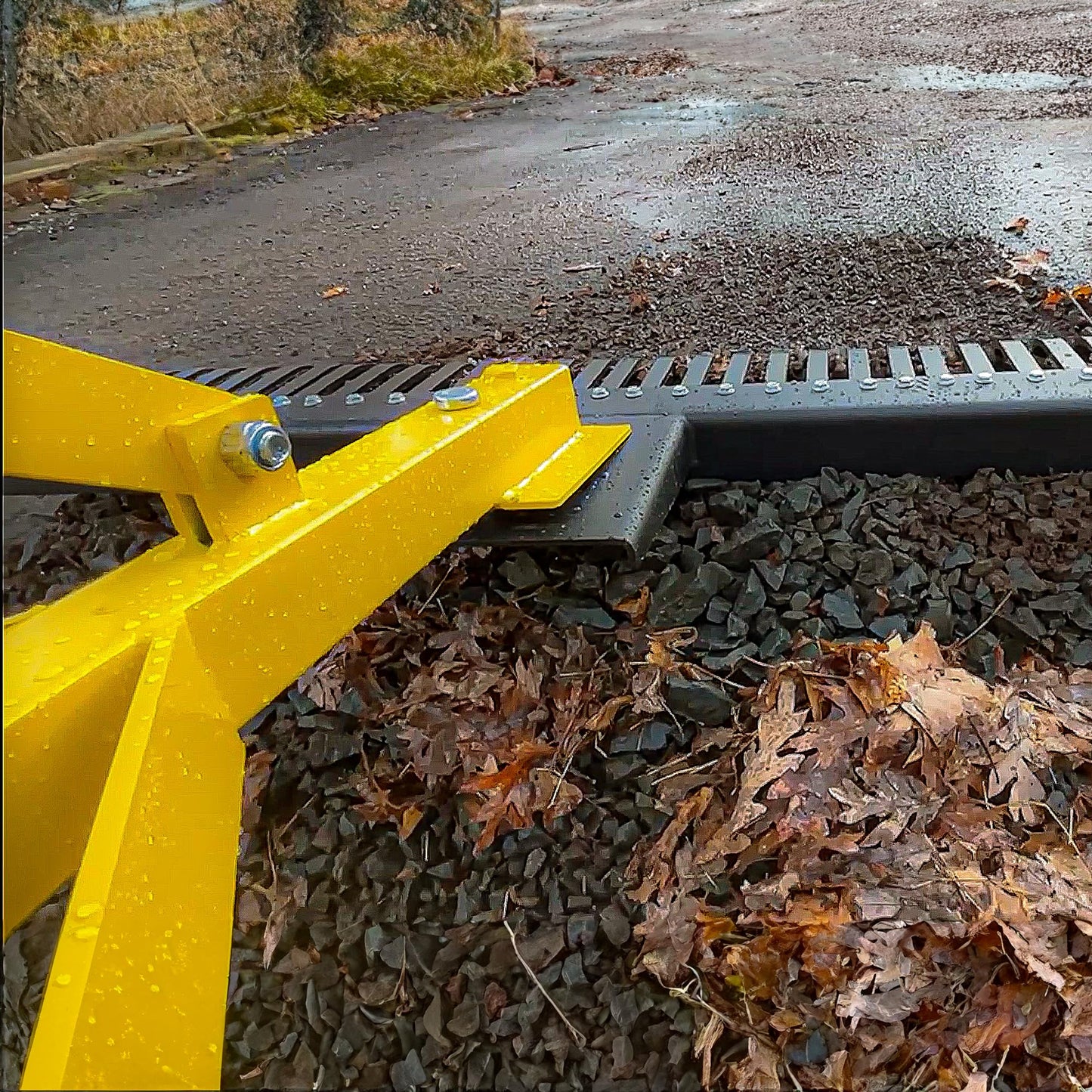 YINTATECH 60 inch Landscape Rake Tractor Attachments, 3 Point Hitch Rock Rake for Category 1, Tractor Tow-Behind Rake with 360 Degree Rotation for Garden Driveway Collecting Gravels Leaves Branches