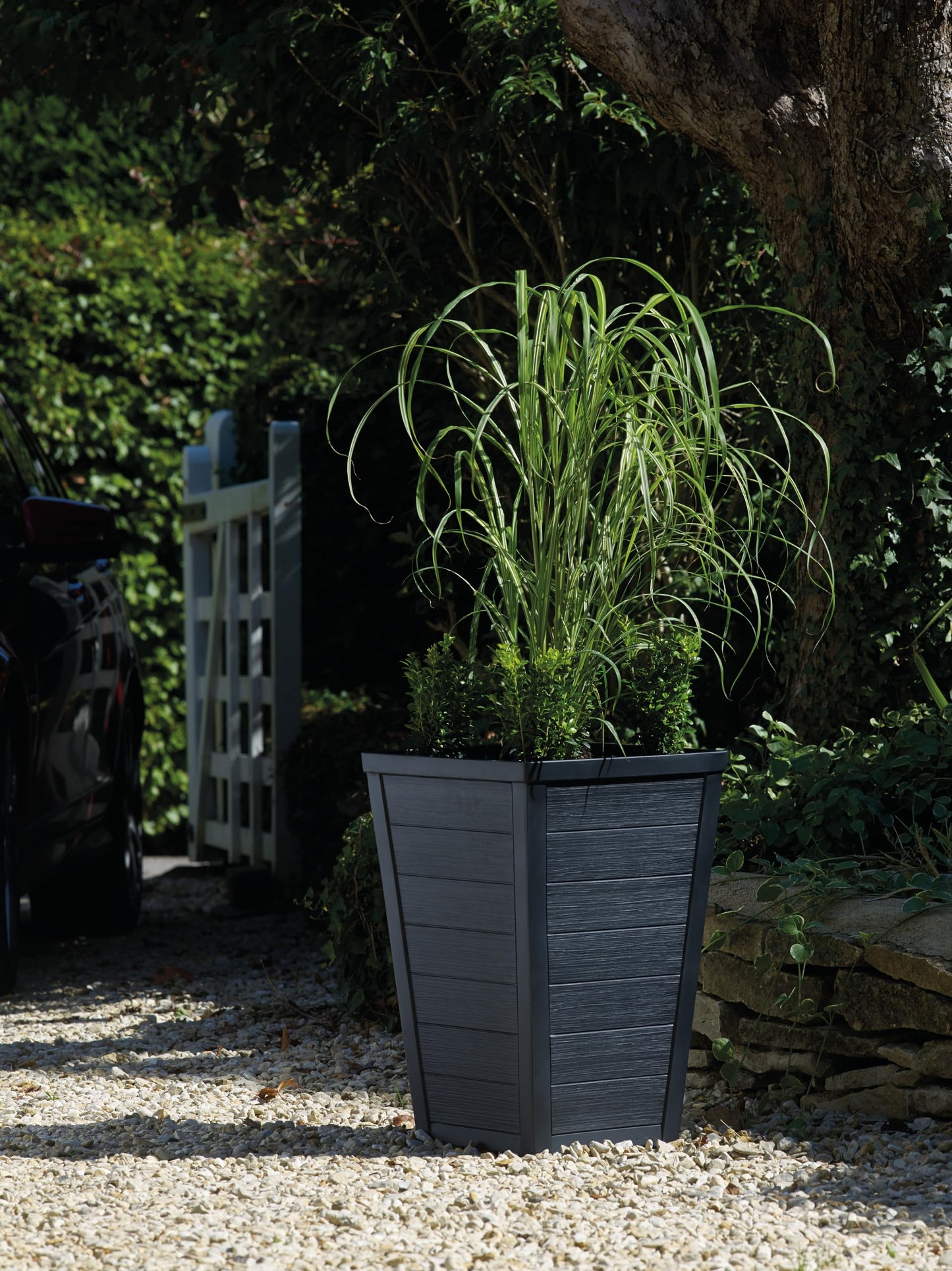 Keter Set of 2 Resin Modern Outdoor 22 Inch Tall Large Flower Pots, Tapered Wood Look Planters for Outdoor Plants and Front Porch Decor, Graphite