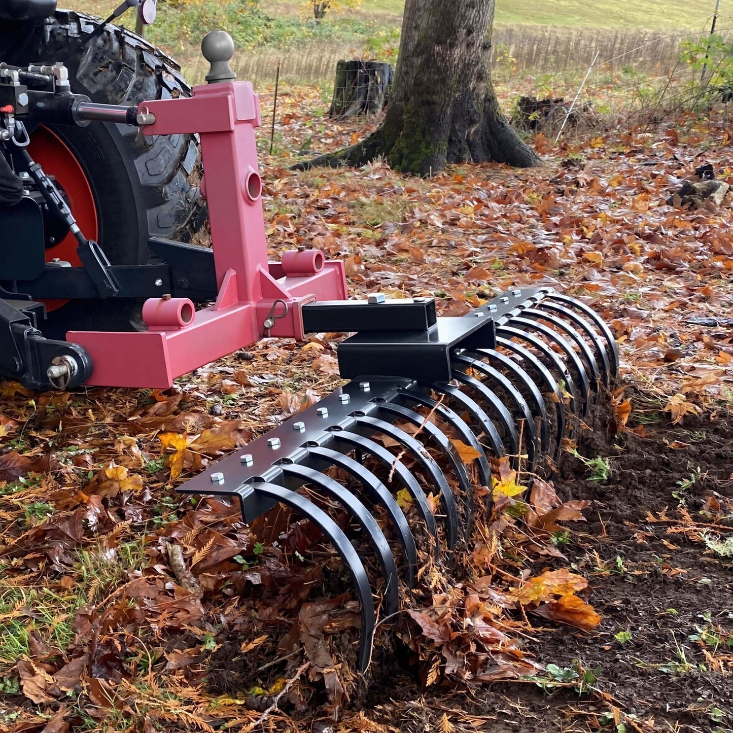 YITAMOTOR 48" Tow Behind Landscape Rake, 2" Receiver Lown Dethatcher Rack with 17 Steel Tines for ATV/UTV & 3-Point Hitch Systems Tractor, for Leaves, Debris, Grass, Pine Needles