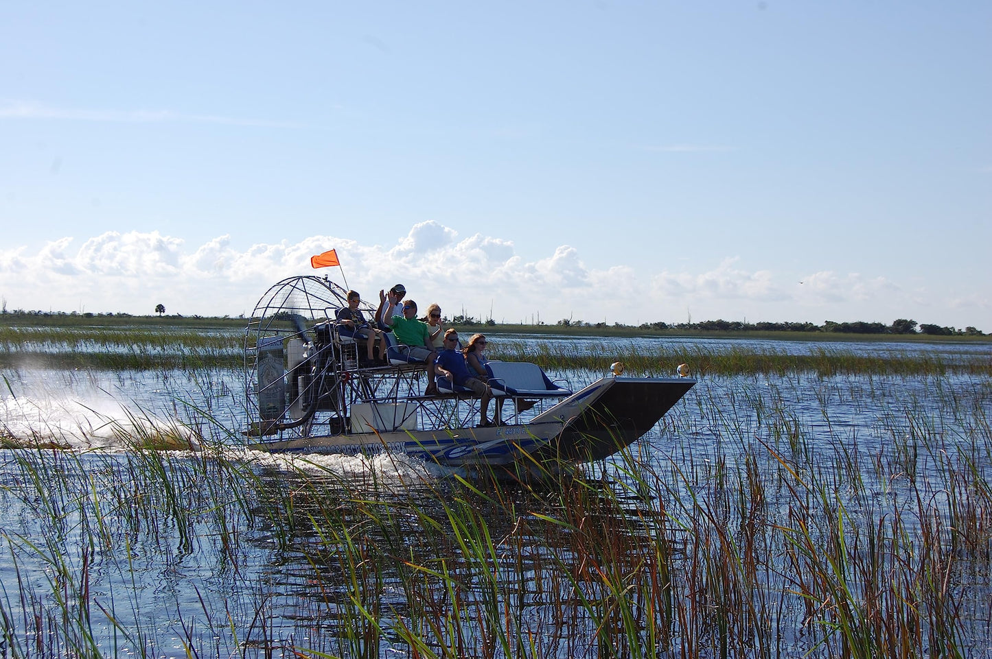 Wonderbox - Original Gift Idea - Experience Gift - Bucket List Experiences - 1 Activity to Choose from a Selection: Ferrari Driving, Dolphin Watching, Speedboat, Airboat for Gators Watching...