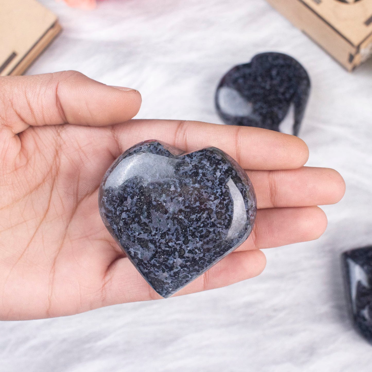 Crocon 50mm Indigo Gabbro Heart stone Big Heart Shape Puff Stones Set 450+ Carats Pocket Crystal Healing Tumble Collection Palm Worry Stone Good Luck Charm Meditation Gift Craft Home Decor