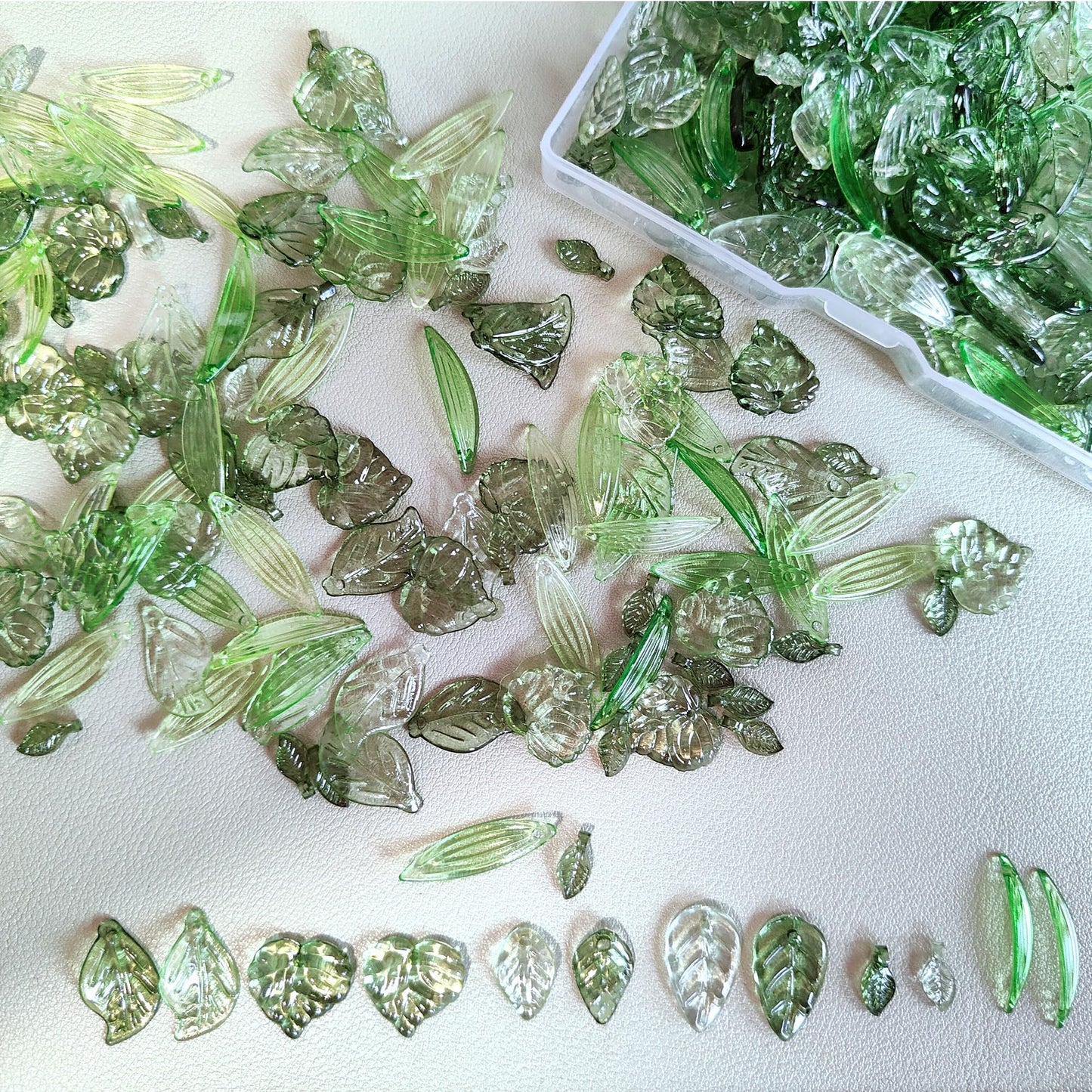 420PCS Green Acrylic Leaf Beads for Jewelry Making – Bulk Botanical Leaf Charms, Transparent Glass-Look Plant Beads for Earrings, Bracelets, Necklaces & Accessories (Mixed Styles)
