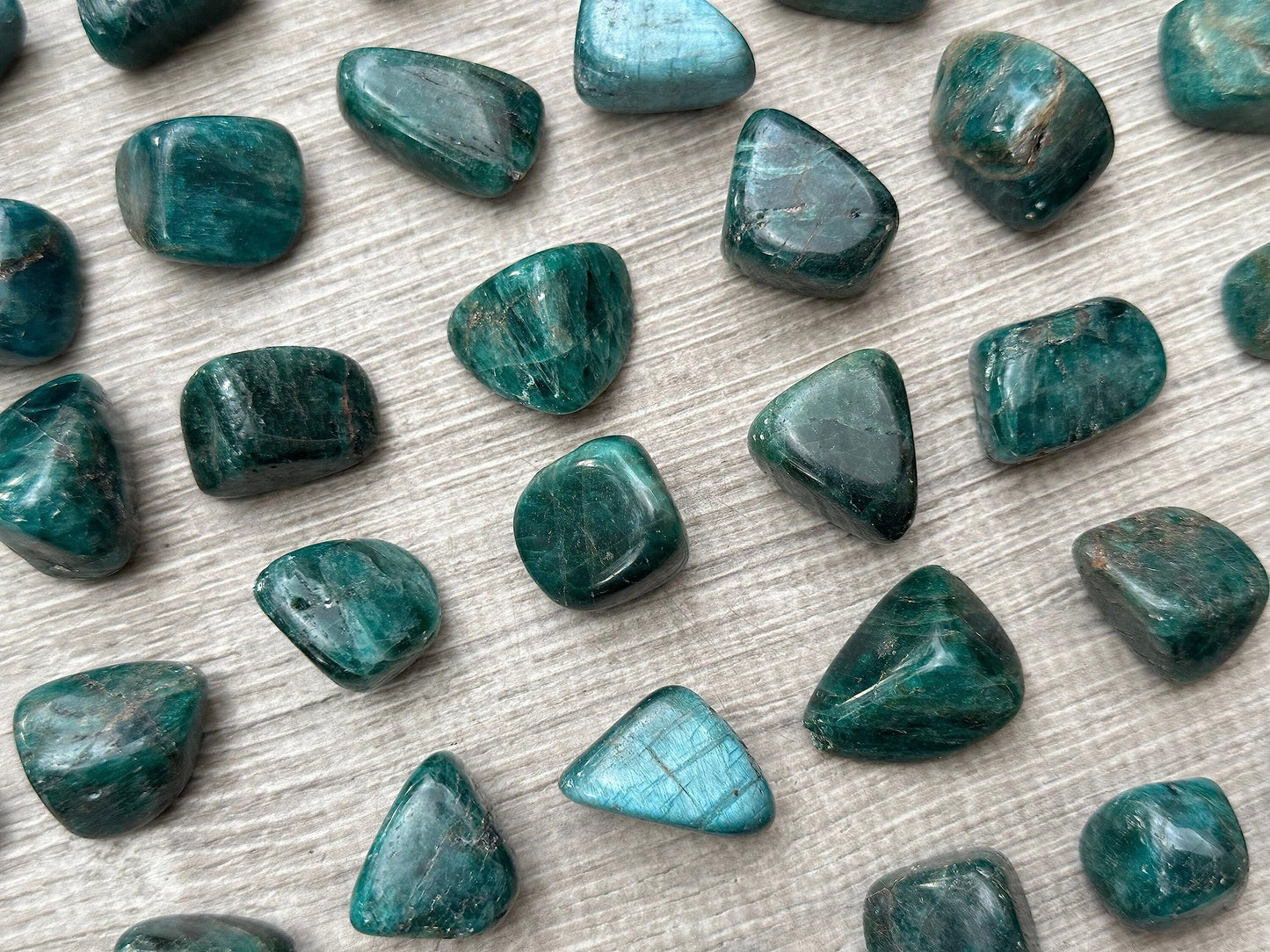 GAF TREASURES 5 Pcs Apatite Tumbled Stones, Polished Apatite Gemstone, Apatite Healing Crystals (Apatite)