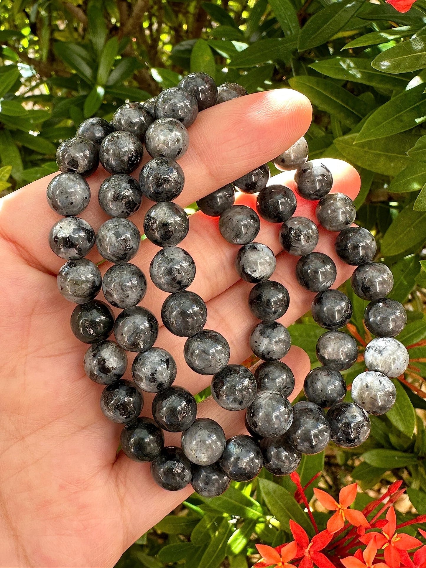 GAF TREASURES Black Labradorite Crystal Bead Bracelet 8mm, Genuine Black Labradorite Stretch Gemstone Bracelet, Healing Crystal Bracelet, Gift for Men & Women (1)