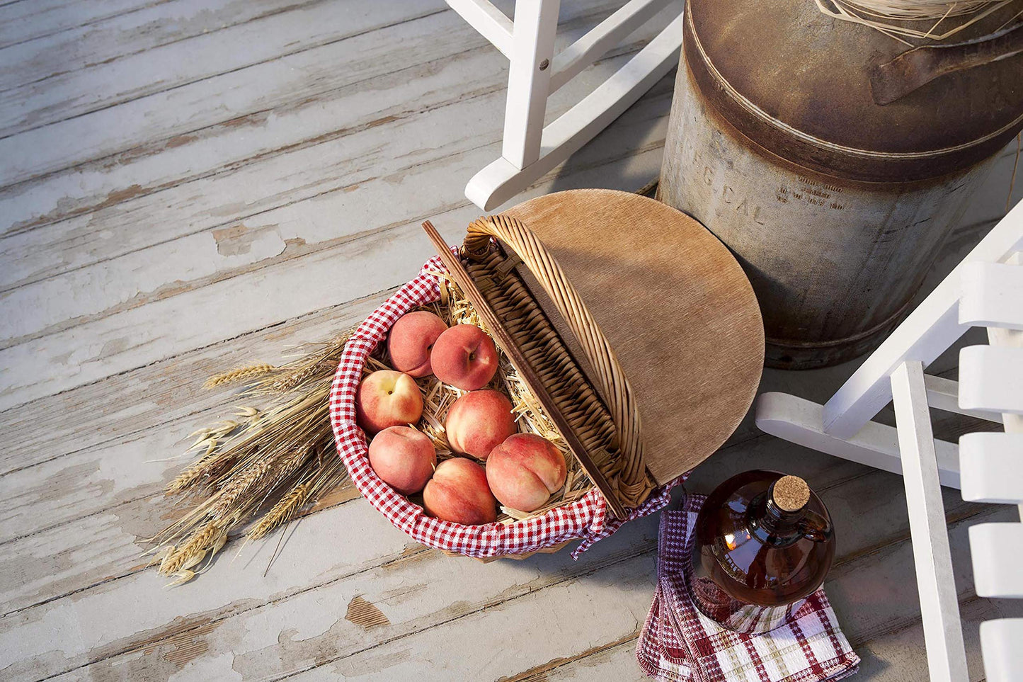 PICNIC TIME Country Picnic Basket, Sturdy Woven Wicker Basket with Customizable Split-lid Design and Removable and Washable Polycotton Vintage-Style Liner, (Red & White Gingham Pattern)