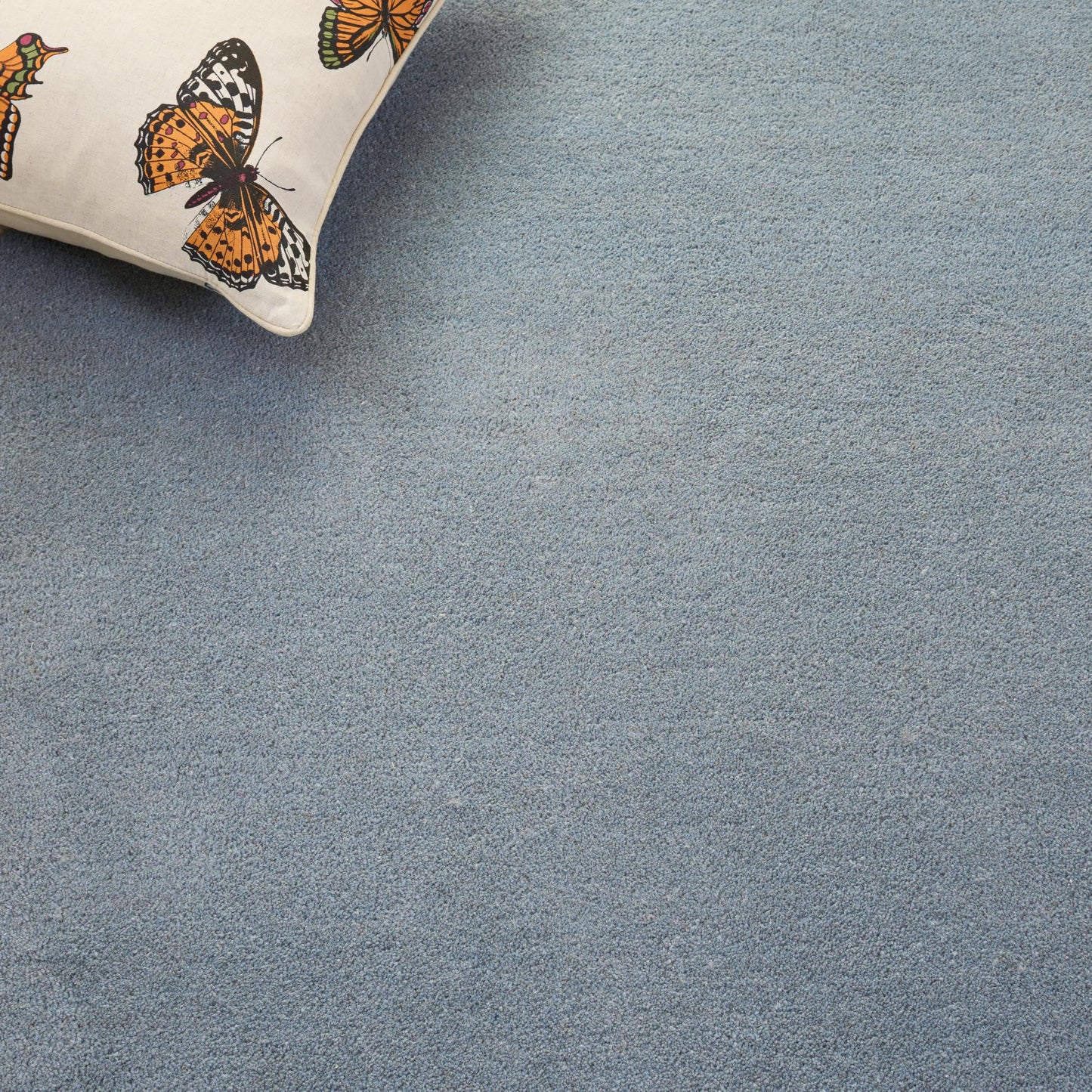 SAFAVIEH Area Rug 4x6 Scallop - Kids Collection - Blue & Ivory, Handmade Wool, Ideal for Living Room, Kids Room, Nursery, Playroom, Boys & Girls Room (SFK913M)