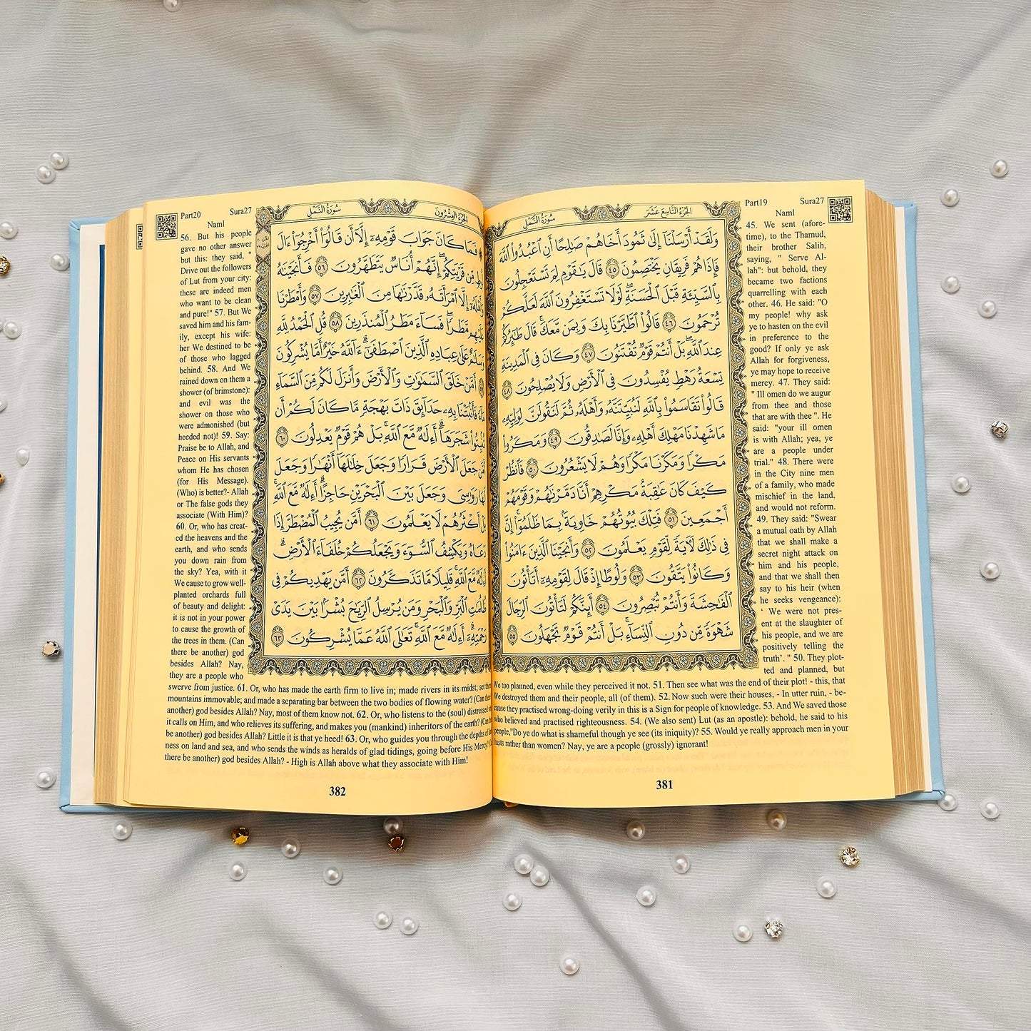 Decoret English Translate Thermo Leather Covered Quran, Tafta Prayer Mat and Breads Set |Quran Size:8x5.5x1.2 İnch / 20x14x3cm | Great Ramadan Gifts for Muslim Men and Women Gift(Blue, 1 Sets)